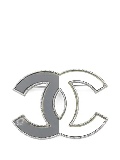 Pre-owned Chanel 1986-1988 Interlocking-cc Brooch In Silver