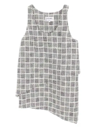 Pre-owned Chanel 1986-1988 Sleeveless Sequinned Tweed Dress In White