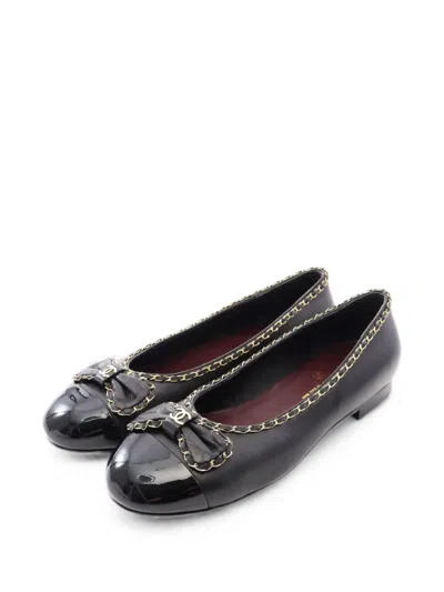 Pre-owned Chanel 1986-1988 Bow-detail Chain-trim Ballet Flats In Black