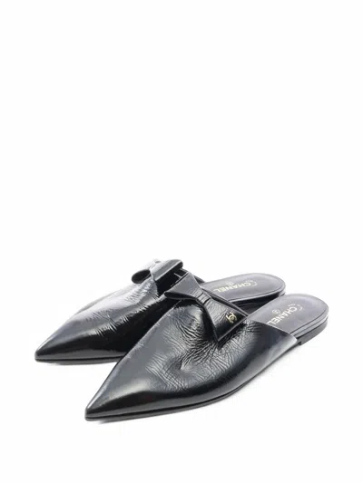 Pre-owned Chanel 1986-1988 Cc Logo Bow-detail Mules In Black