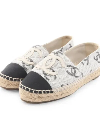 Pre-owned Chanel 1986-1988 Cc Printed Espadrilles In Grey