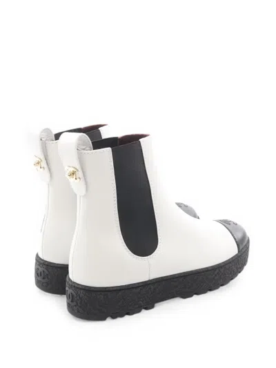 Pre-owned Chanel 1986-1988 Coco Mark Leather Ankle Boots In White