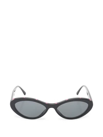 Pre-owned Chanel 1986-1988 Coco Mark Oval Sunglasses In Black