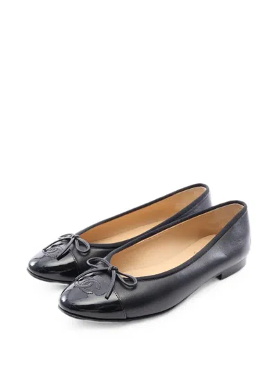 Pre-owned Chanel 1986-1988 Interlocking Cc Bow-detail Ballet Flats In Black
