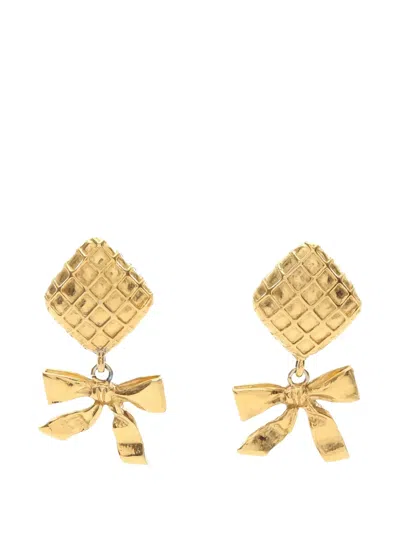 Pre-owned Chanel 1986~1988 Matelasse Ribbon Earrings In Gold