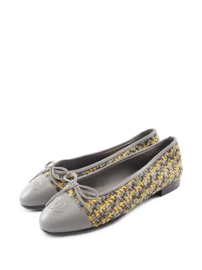 Pre-owned Chanel 1986-1988 Tweed Cc-logo Ballet Flats In Grey