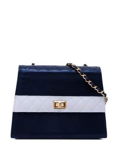 Pre-owned Chanel 1989-1991 Diamond-quilted Shoulder Bag In Blue