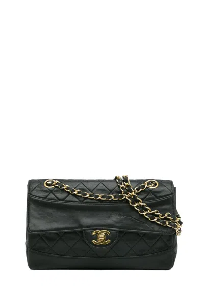 Pre-owned Chanel 1989-1991   Quilted Lambskin Shoulder Bag In Black