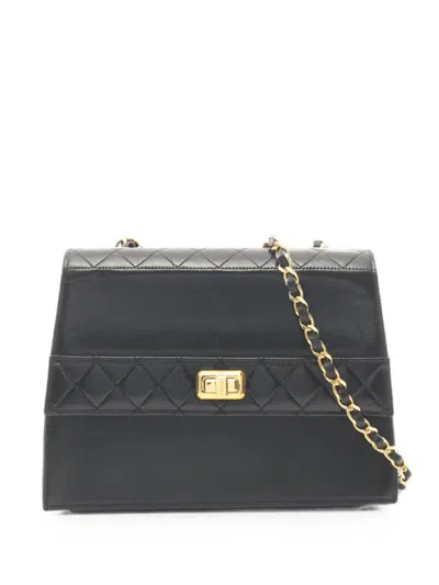 Pre-owned Chanel 1989-1991 Matelassé Chain Shoulder Bag In Black