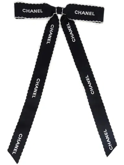 Pre-owned Chanel 1990-2000 Logo-embroidered Ribbon Brooch In Black