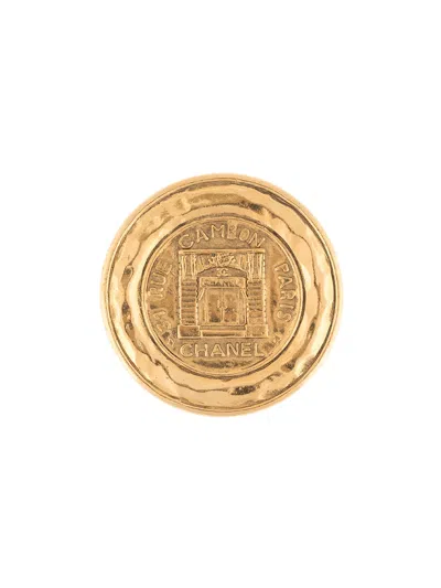 Pre-owned Chanel 1990s Rue Cambon Medallion Brooch In Gold