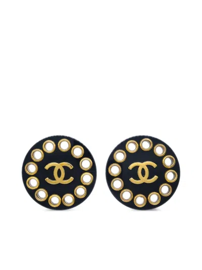 Pre-owned Chanel 1993 Button Cc Clip-on Earrings In Black