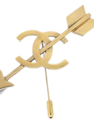 Pre-owned Chanel 1993 Cc-logo Arrow-motif Brooch In Gold