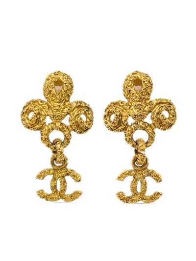 Pre-owned Chanel 1993 Florentine Clip-on Earrings In Gold