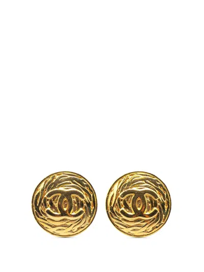 Pre-owned Chanel 1993 Gold Plated Cc Round Clip On Earrings Costume Earrings