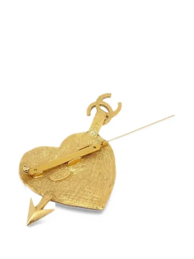 Pre-owned Chanel 1993 Graffiti Heart Arrow Brooch In Gold