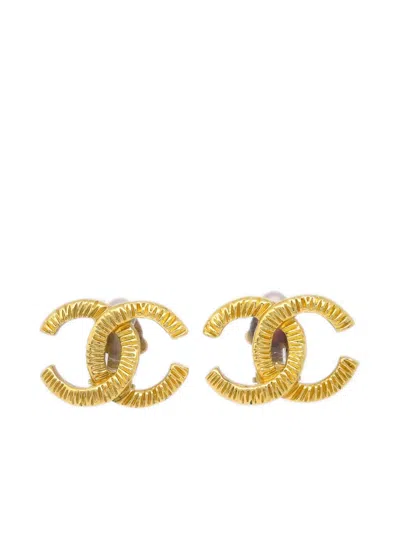 Pre-owned Chanel 1993 Ribbed Finish Cc Clip-on Earrings In 金色