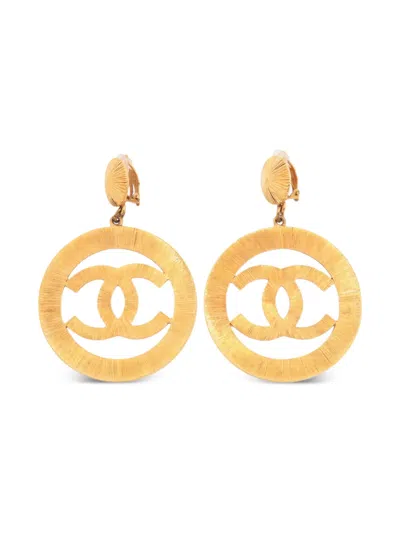 Pre-owned Chanel 1993 Round Clip-on Earrings In Gold