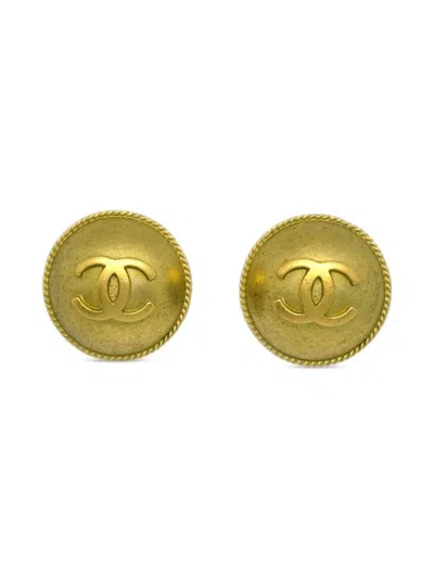 Pre-owned Chanel 1994 Button Clip-on Earrings In Gold