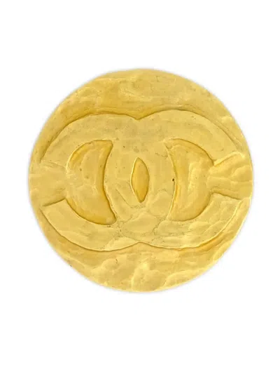 Pre-owned Chanel 1994 Cc-embossed Round Brooch In Gold