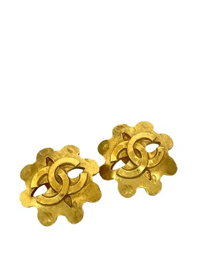 Pre-owned Chanel 1994 Cc Gold Plated Flower Clip On Earrings Costume Earrings