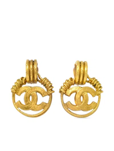 Pre-owned Chanel 1994 Cc Hoop Clip-on Earrings In Gold