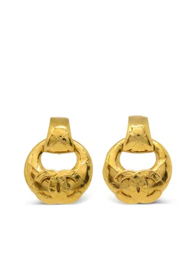 Pre-owned Chanel 1994 Cc Logo Clip-on Earrings In Gold