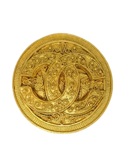 Pre-owned Chanel 1994 Cc Medallion Brooch In Gold