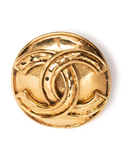 Pre-owned Chanel 1994 Cc Medallion Brooch In Gold