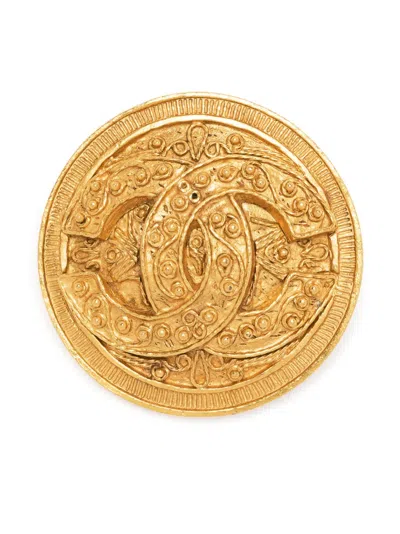 Pre-owned Chanel 1994 Cc Medallion Brooch In Gold