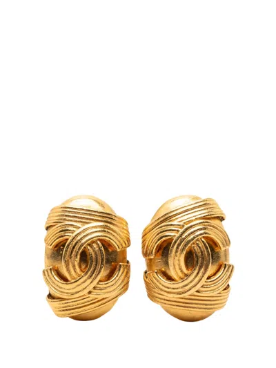 Pre-owned Chanel 1994 Cc Oval Clip On Earrings Costume Earrings In Gold