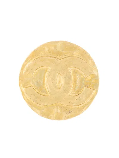 Pre-owned Chanel 1994 Cc Round Brooch In Gold