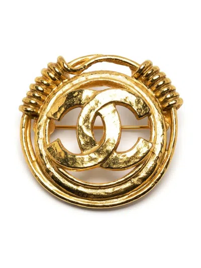 Pre-owned Chanel 1994 Cc Round Brooch In Gold