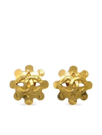 Pre-owned Chanel 1994 Flower Cc Clip-on Earrings In Gold