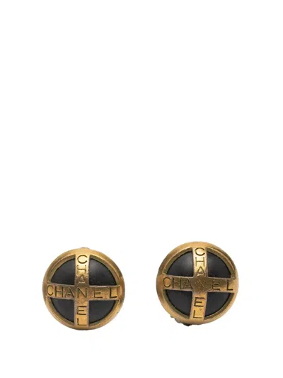 Pre-owned Chanel 1994 Gold Plated And Acrylic Cc Round Clip On Earrings Costume Earrings
