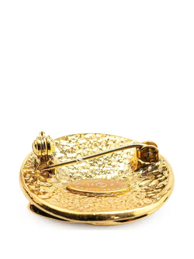Pre-owned Chanel 1994 Gold Plated Cc Round Brooch Costume Brooch