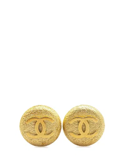 Pre-owned Chanel 1994 Gold Plated Cc Round Clip On Earrings Costume Earrings