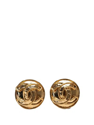 Pre-owned Chanel 1994 Gold Plated Cc Round Clip On Earrings Costume Earrings
