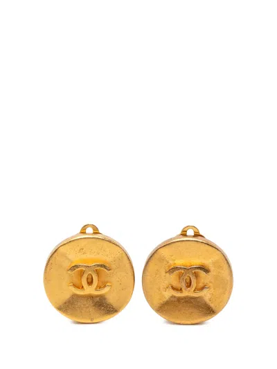 Pre-owned Chanel 1994 Gold Plated Cc Round Clip On Earrings Costume Earrings