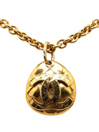 Pre-owned Chanel 1994 Gold Plated Cc Round Pendant Costume Necklace