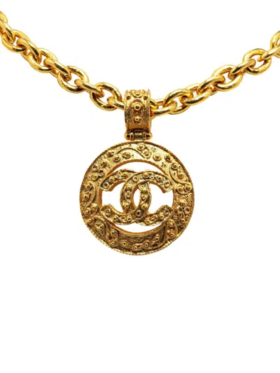 Pre-owned Chanel 1994 Gold Plated Cc Round Pendant Costume Necklace