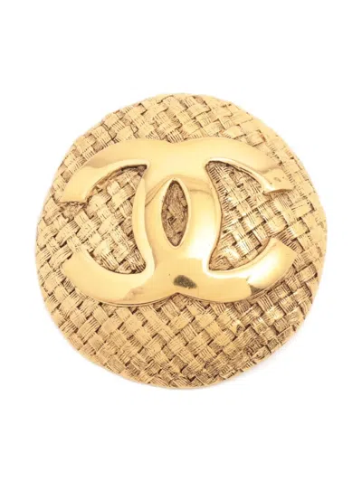Pre-owned Chanel 1994 Interlocking Cc Brooch In Gold