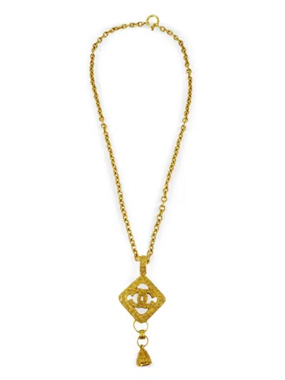 Pre-owned Chanel 1994 Interlocking Cc Pendant Neckalce In Gold