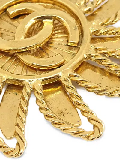 Pre-owned Chanel 1994 Interlocking Cc Sun-motif Brooch In Gold