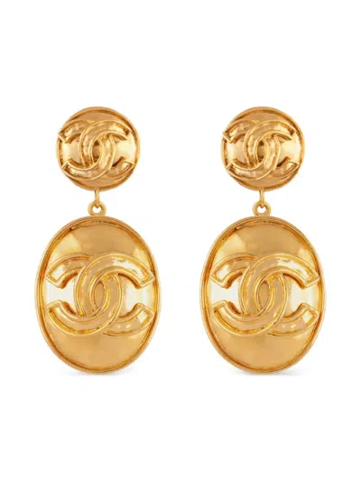 Pre-owned Chanel 1994 Interlocking-logo Oval Earrings In Gold