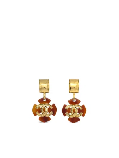 Pre-owned Chanel 1994 Tortoiseshell-effect Clover Cc Clip-on Earrings In Gold