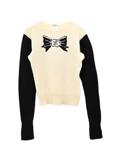 Pre-owned Chanel 1995 Camellia Bow Sweater In White