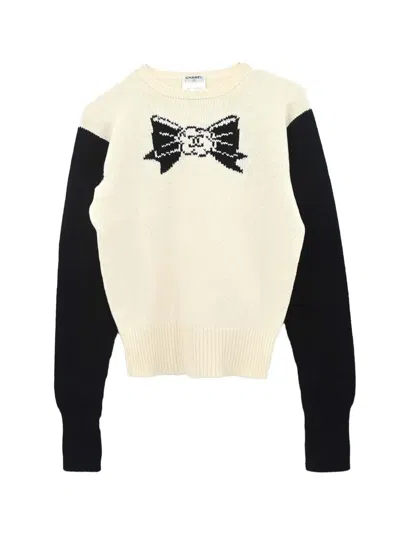 Pre-owned Chanel 1995 Camellia Bow-intarsia Sweater In Neutrals