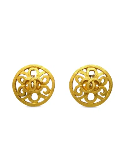 Pre-owned Chanel 1995 Cc Button Clip-on Earrings In 金色