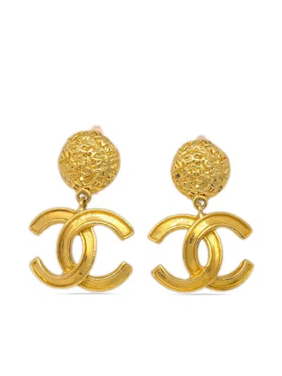 Pre-owned Chanel 1995 Gold Plated Cc Clip-on Earrings In 金色